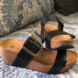 Size 7 black strap wedges